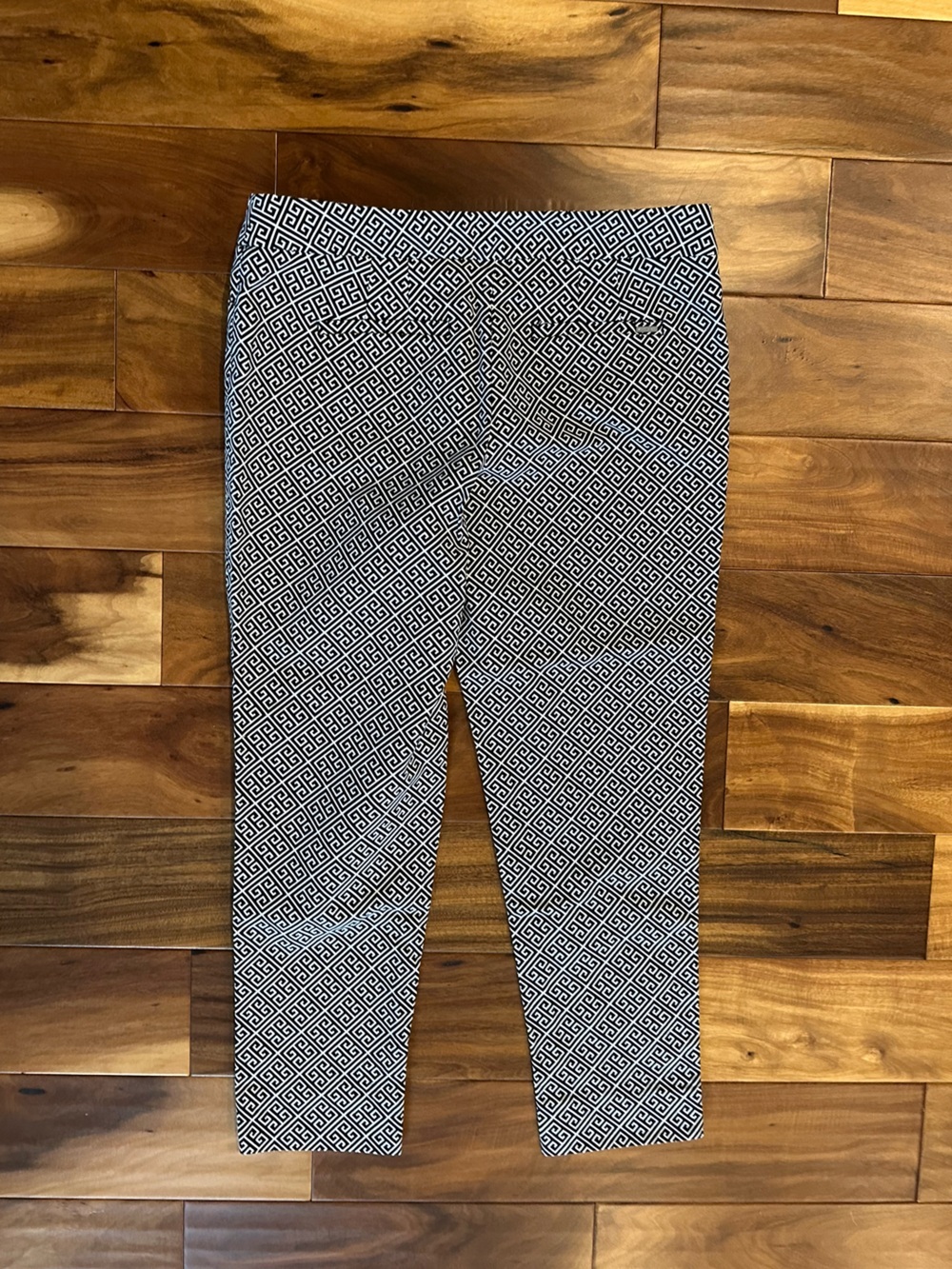 White House Black Market Black & White Geometric Pants size 10 - Picture 3 of 4